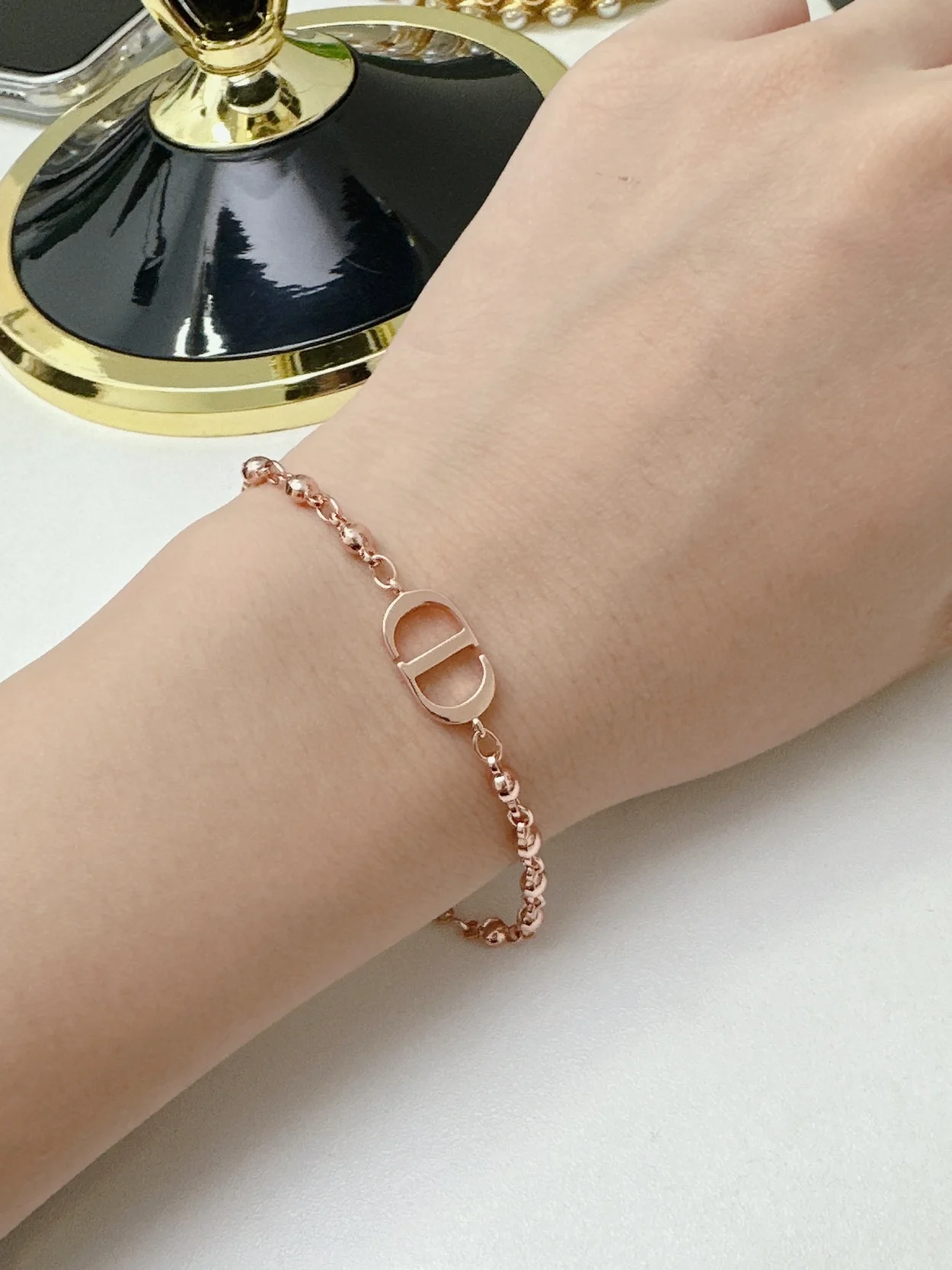 디올 쁘띠 CD 핑크 메탈 팔찌