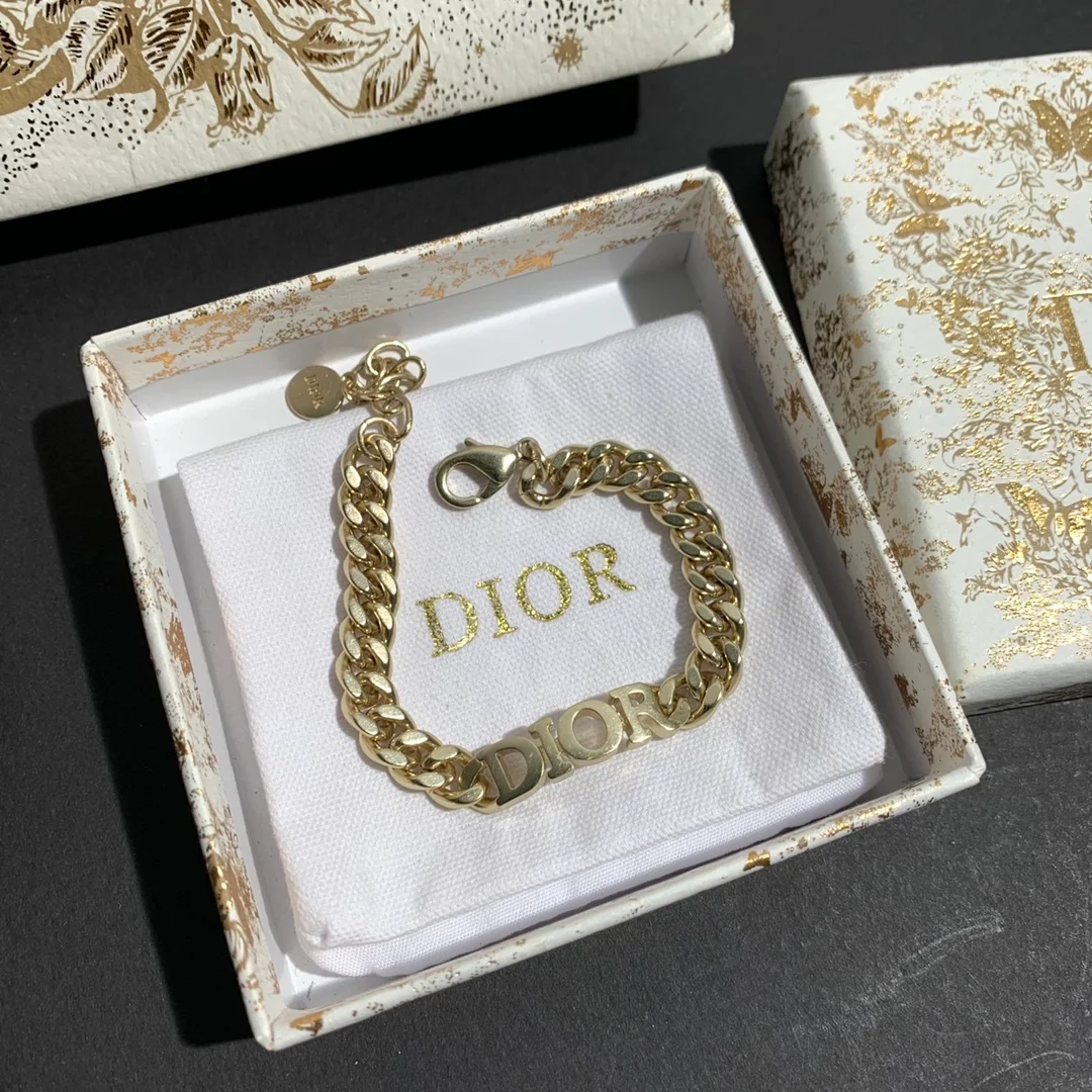 디올 레볼루션 골드 피니시 메탈 팔지