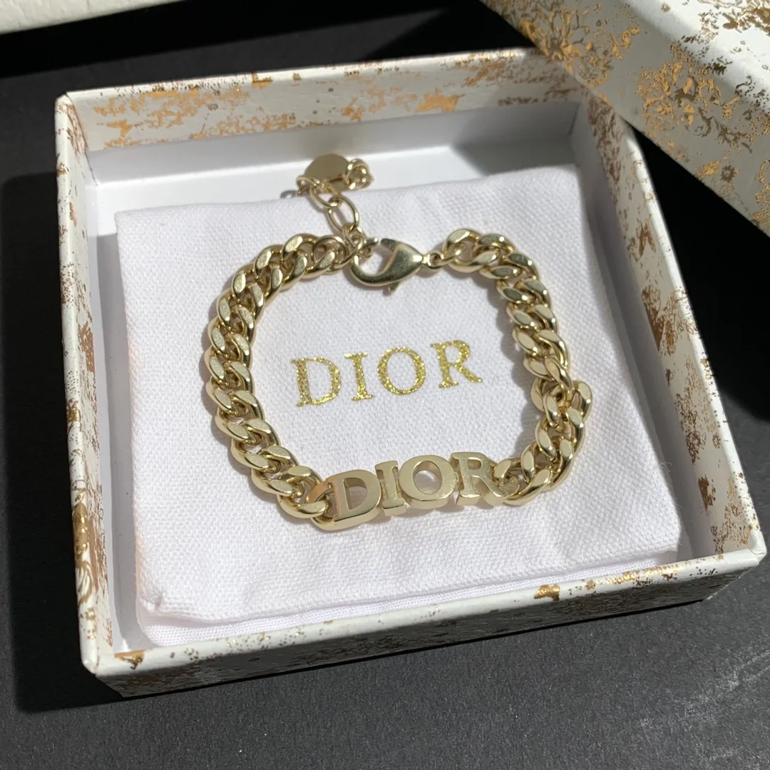 디올 레볼루션 골드 피니시 메탈 팔지