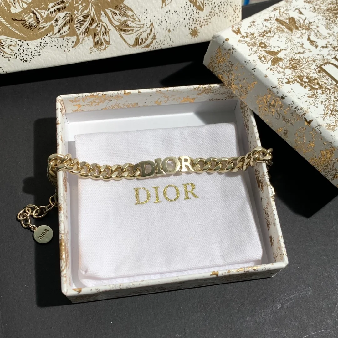 디올 레볼루션 골드 피니시 메탈 팔지