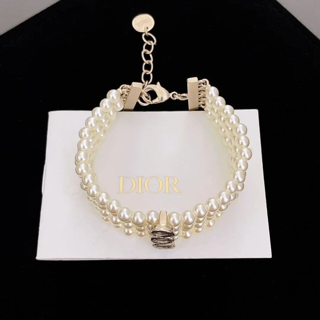 디올 라 파리지앵 화이트 펄 팔찌