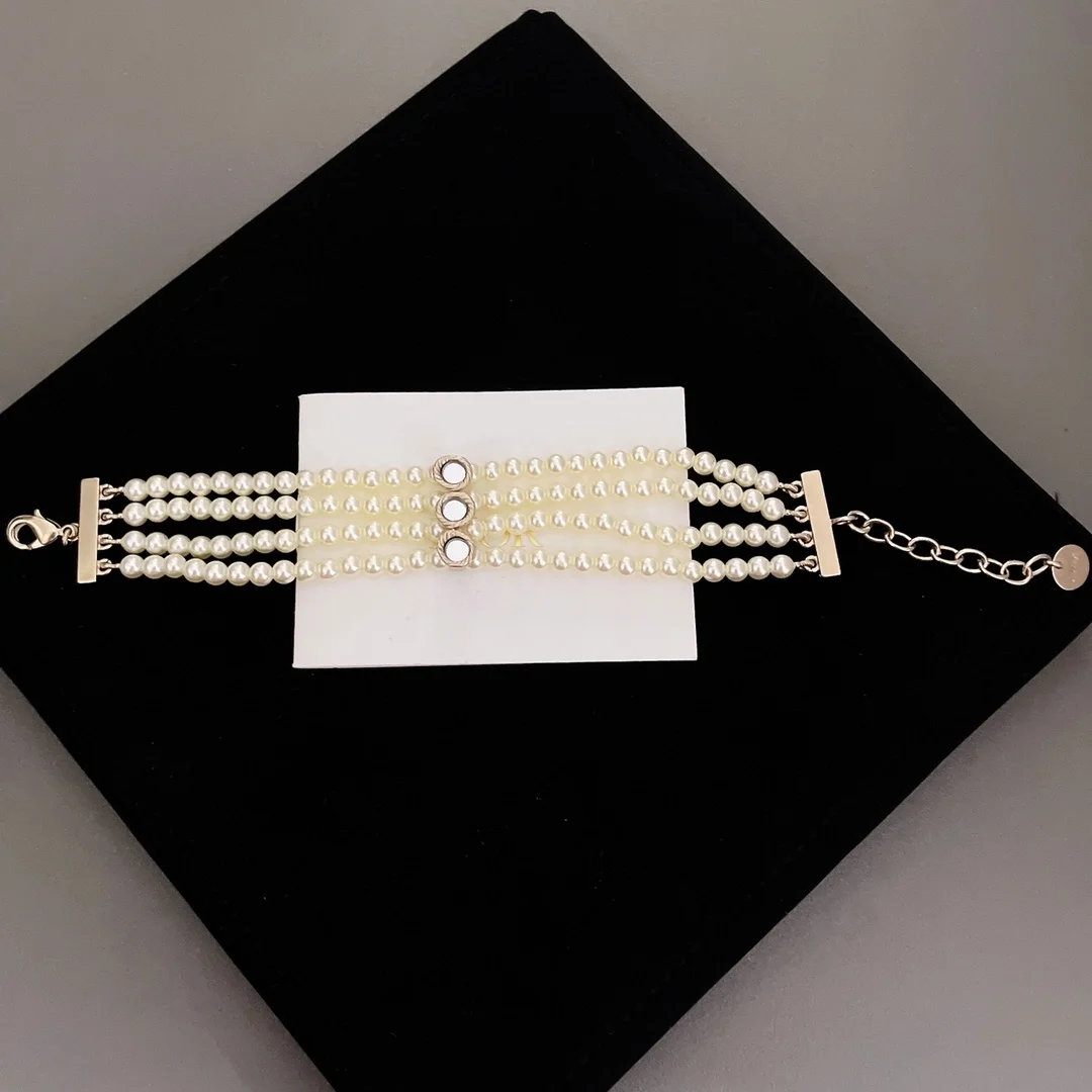 디올 라 파리지앵 화이트 펄 팔찌