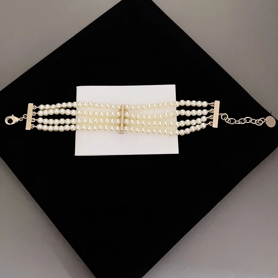 디올 라 파리지앵 화이트 펄 팔찌