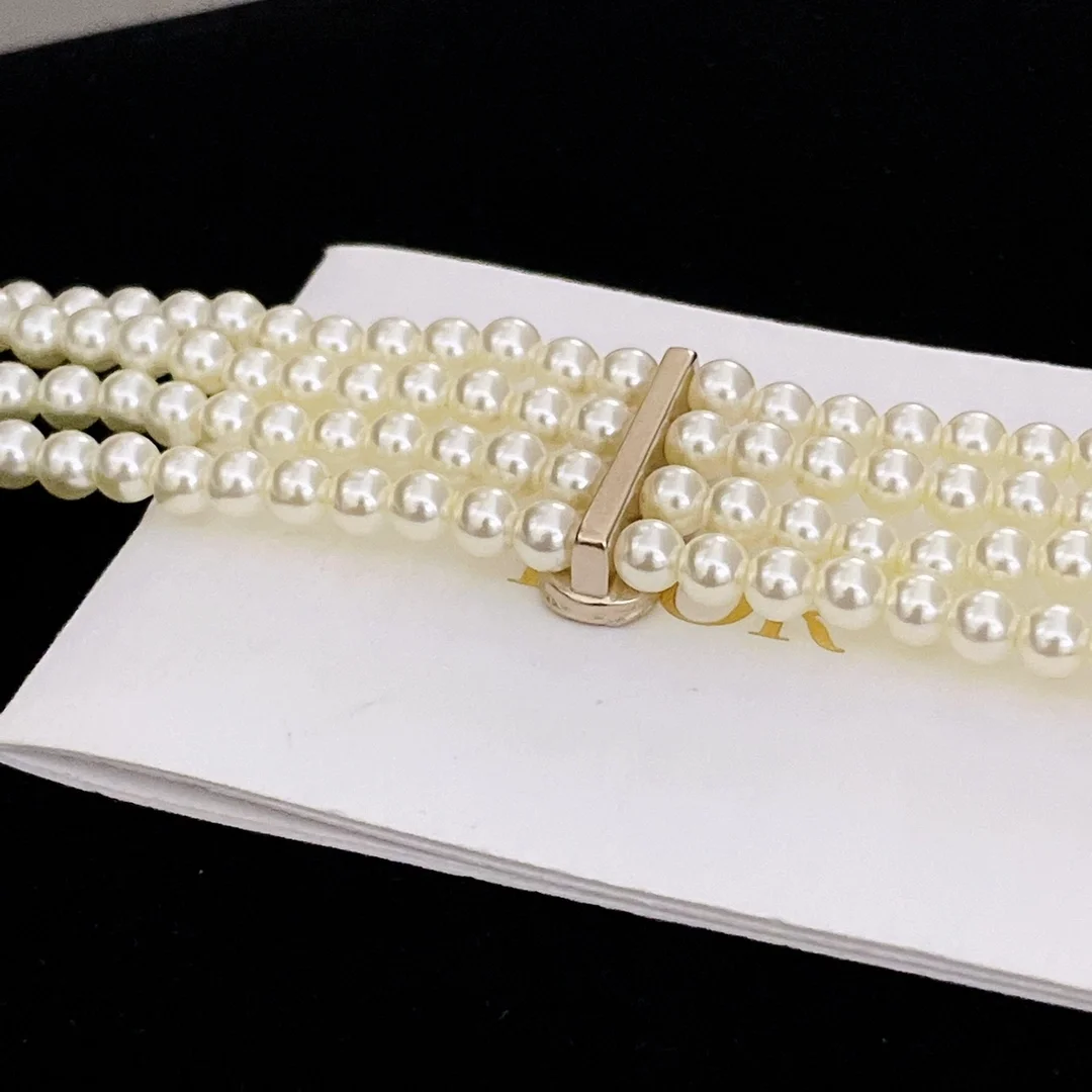 디올 라 파리지앵 화이트 펄 팔찌