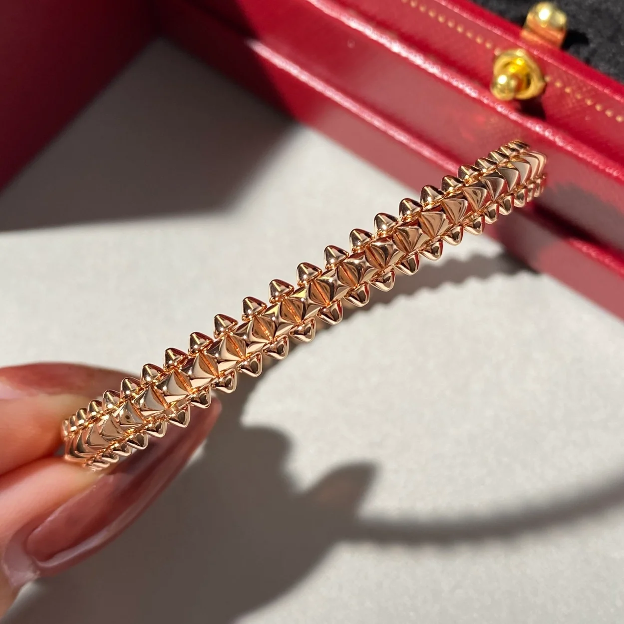 까르띠에 클래쉬 드 핑크 골드 팔찌 B6065117