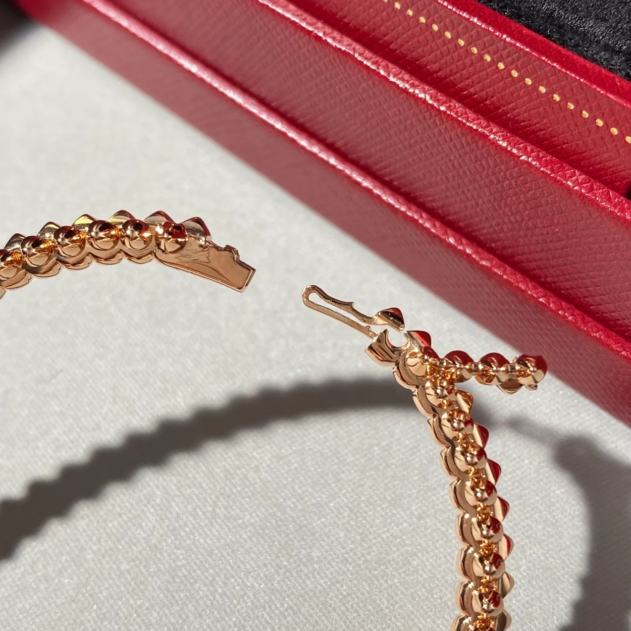 까르띠에 클래쉬 드 핑크 골드 팔찌 B6065117