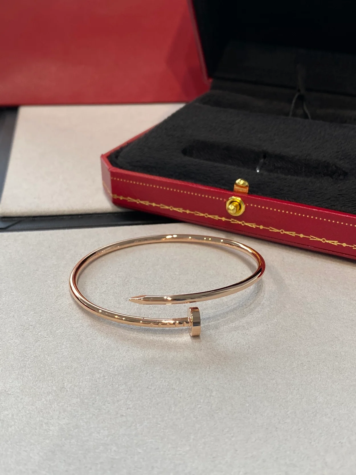 까르띠에 저스트 앵 끌루 핑크 골드 팔찌 B6048117