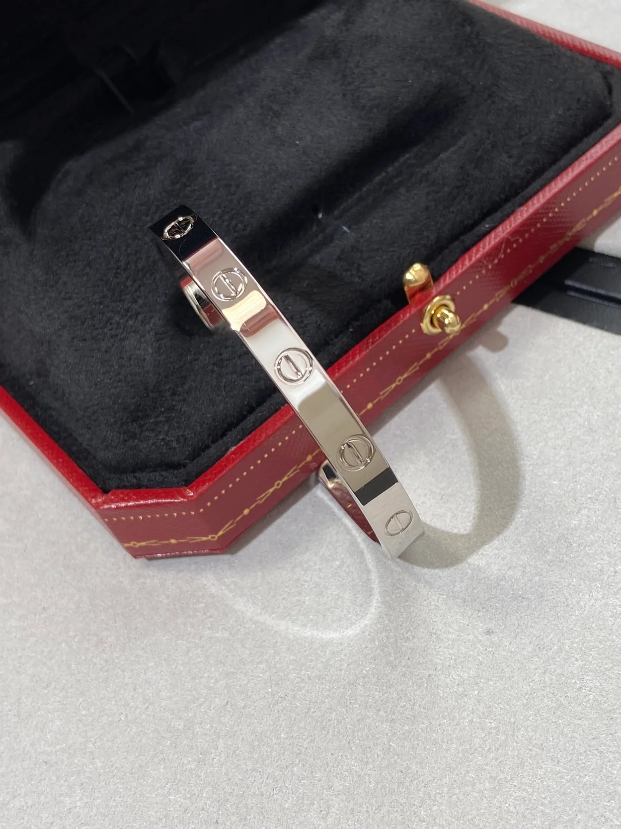 까르띠에 러브 화이트 골드 팔찌