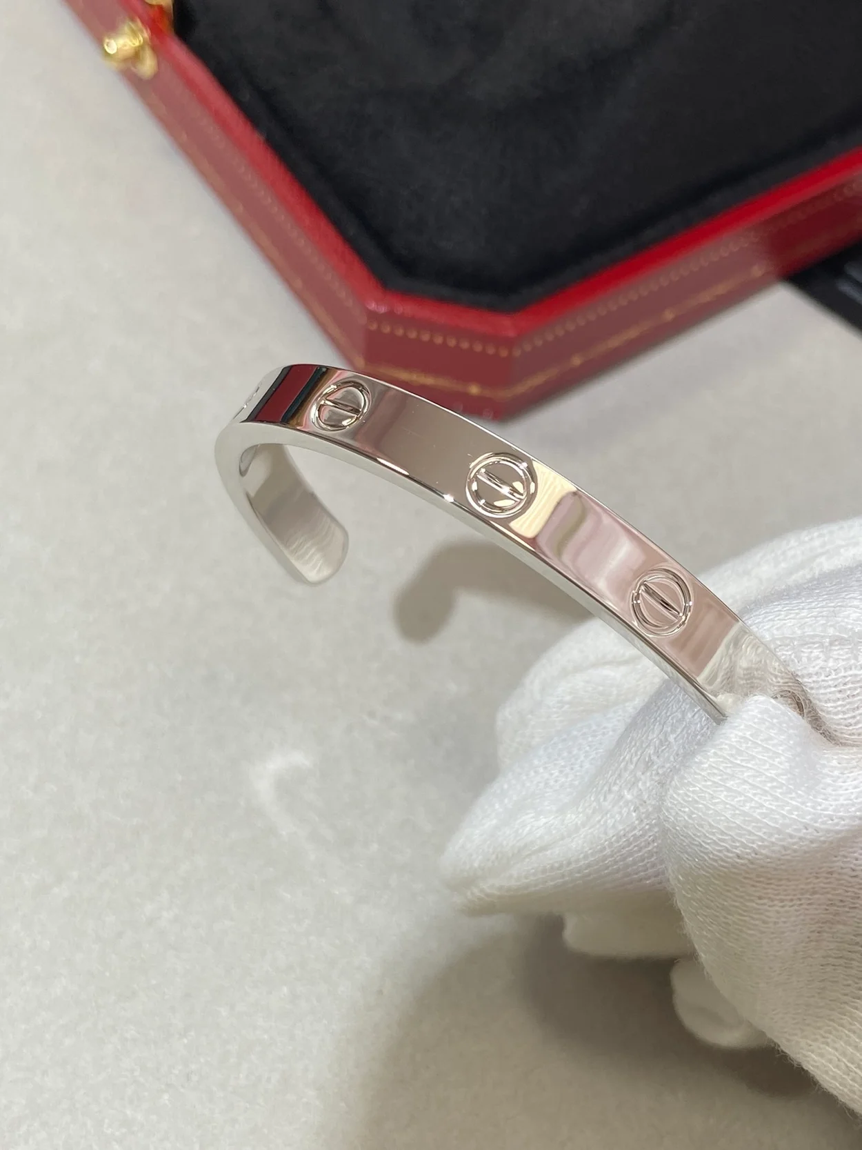 까르띠에 러브 화이트 골드 팔찌