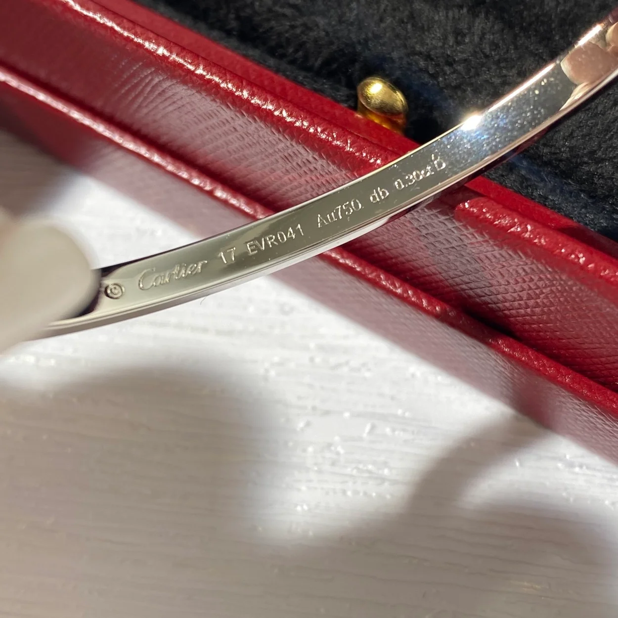 까르띠에 러브 화이트 골드 스몰 팔찌 B6048017