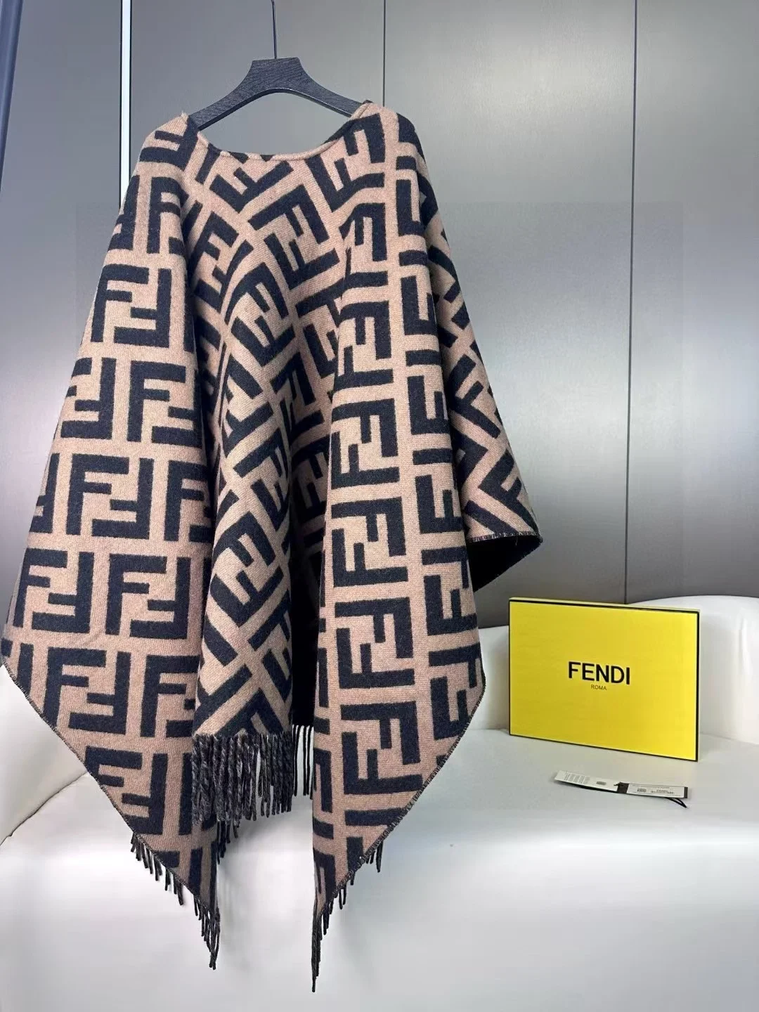 펜디 양모 로고 머플러