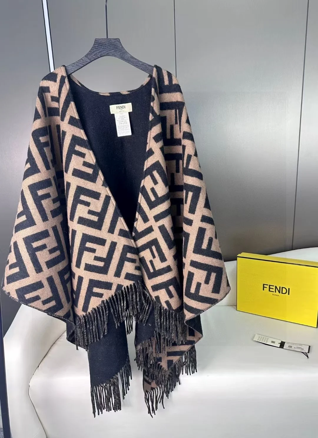 펜디 양모 로고 머플러