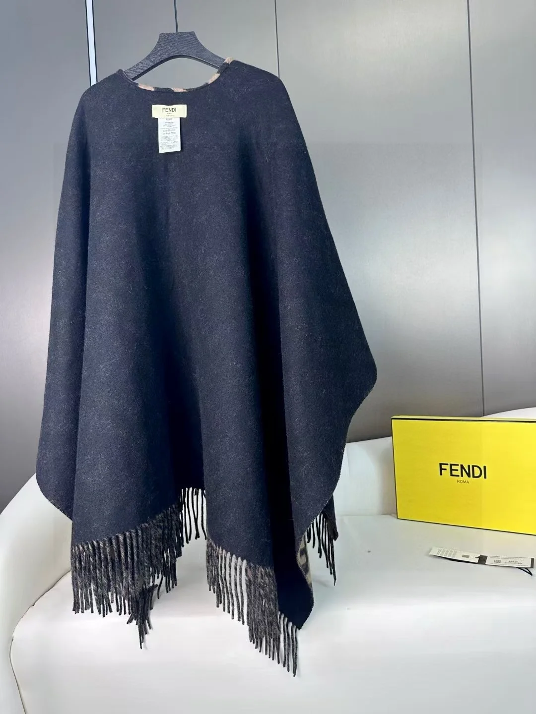 펜디 양모 로고 머플러