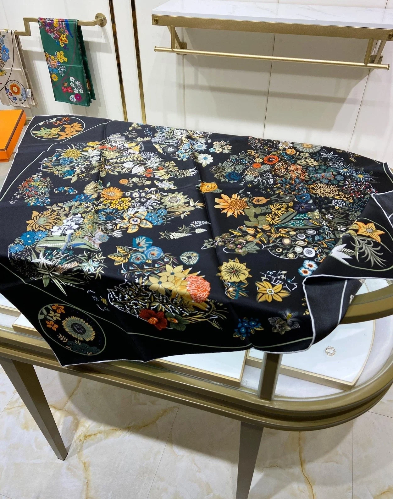 에르메스 플랑플뢰르 90 블랙 스카프