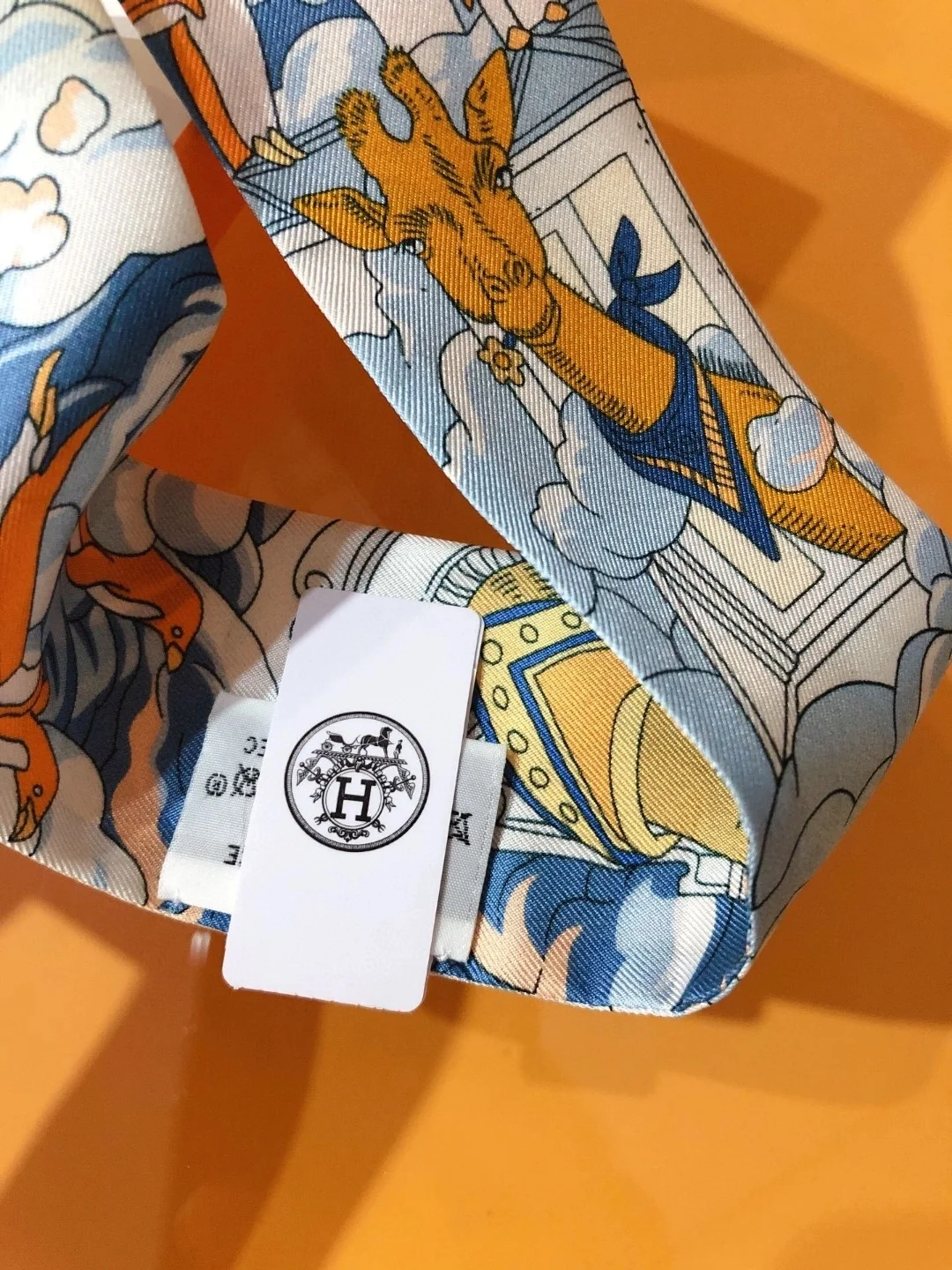 에르메스 Sur Mon Nuage 트윌리 화이트