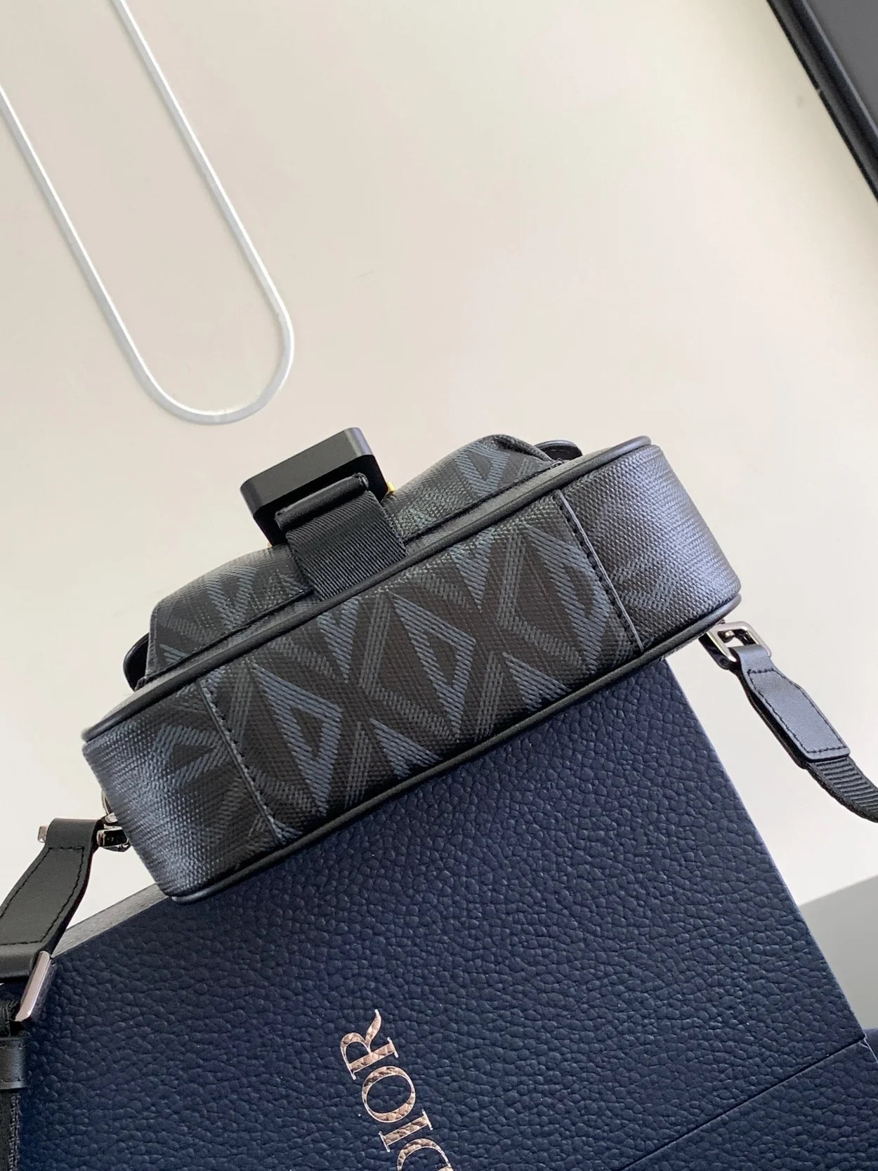 디올 Hit the road 미니 백 블랙