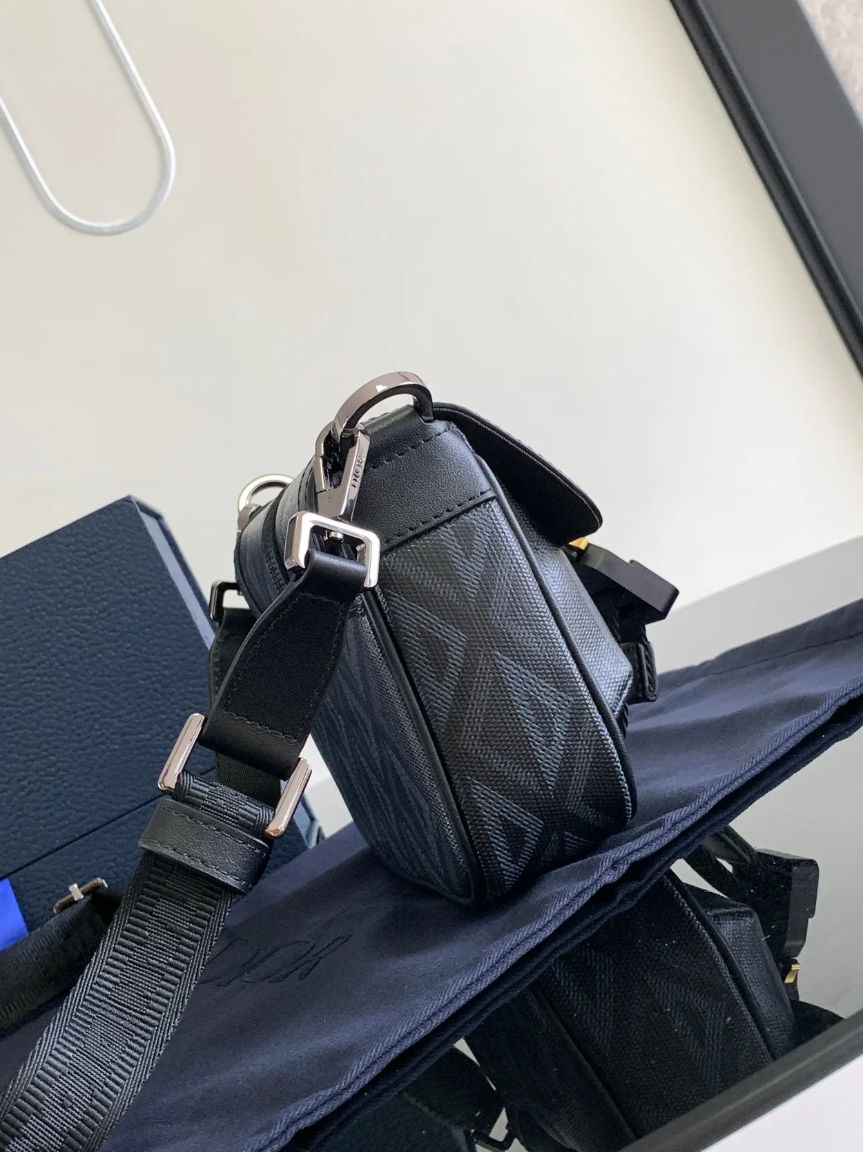 디올 Hit the road 미니 백 블랙