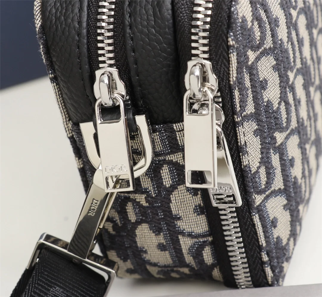 디올 숄더 스트랩 파우치 베이지