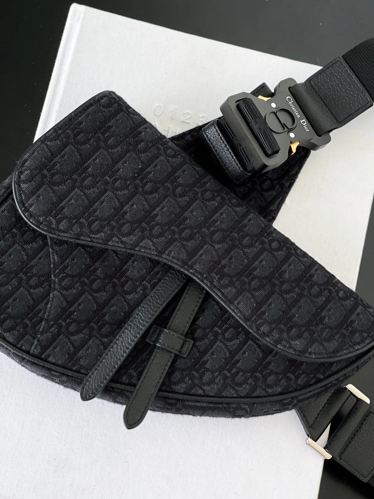 디올 새들백 블랙 오블리크 자카드
