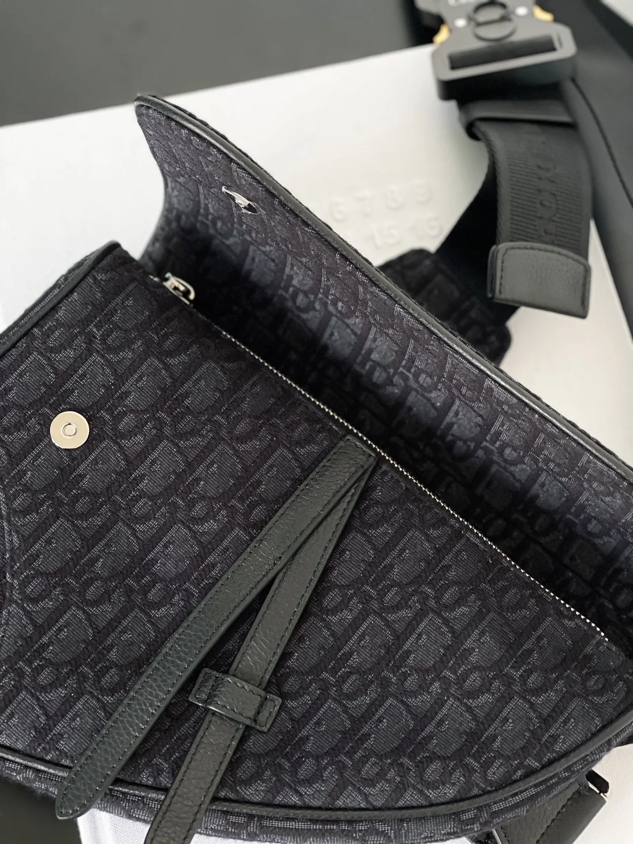 디올 새들백 블랙 오블리크 자카드