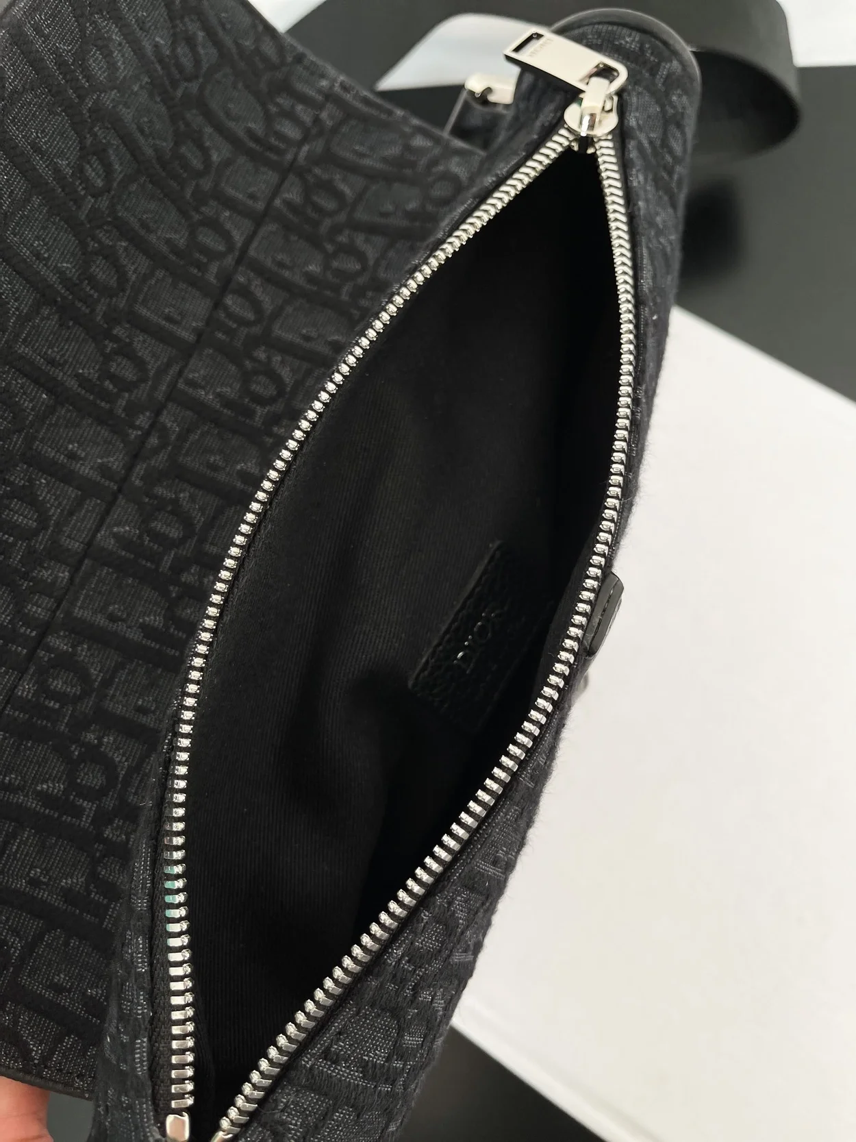 디올 새들백 블랙 오블리크 자카드