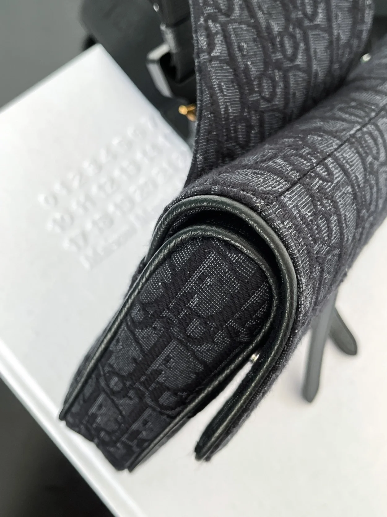 디올 새들백 블랙 오블리크 자카드