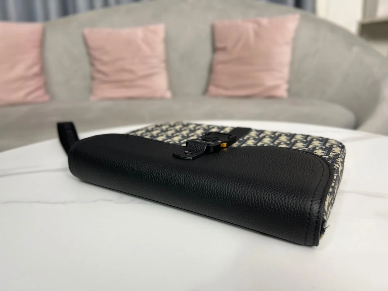 디올 오블리크 새들 A4 파우치