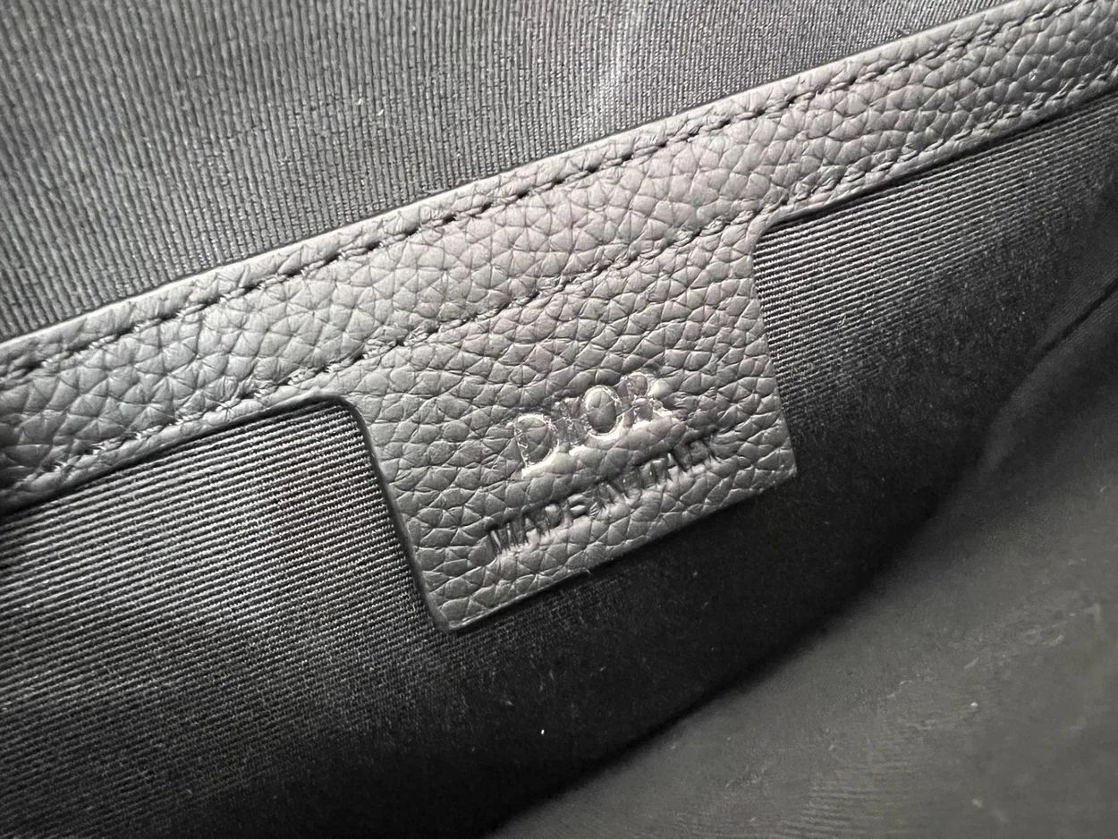 디올 오블리크 새들 A4 파우치