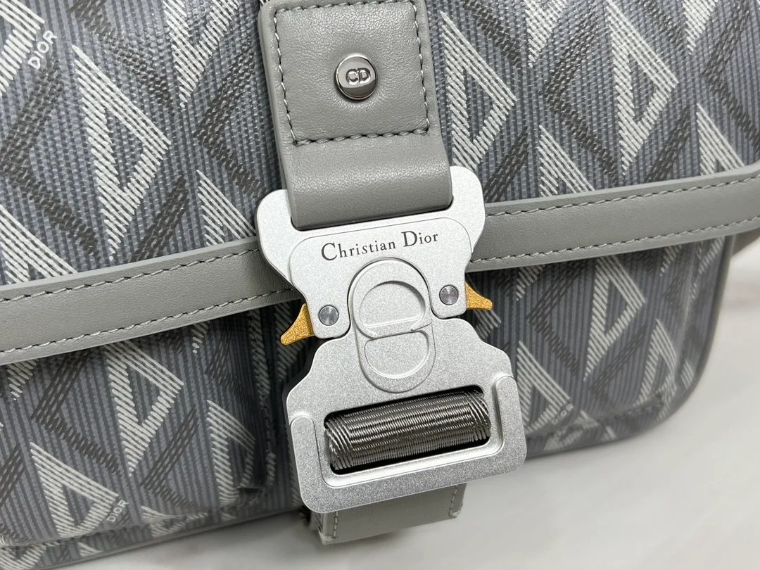 디올 다이아몬드 힛 더 로드 메신저 백 그레이