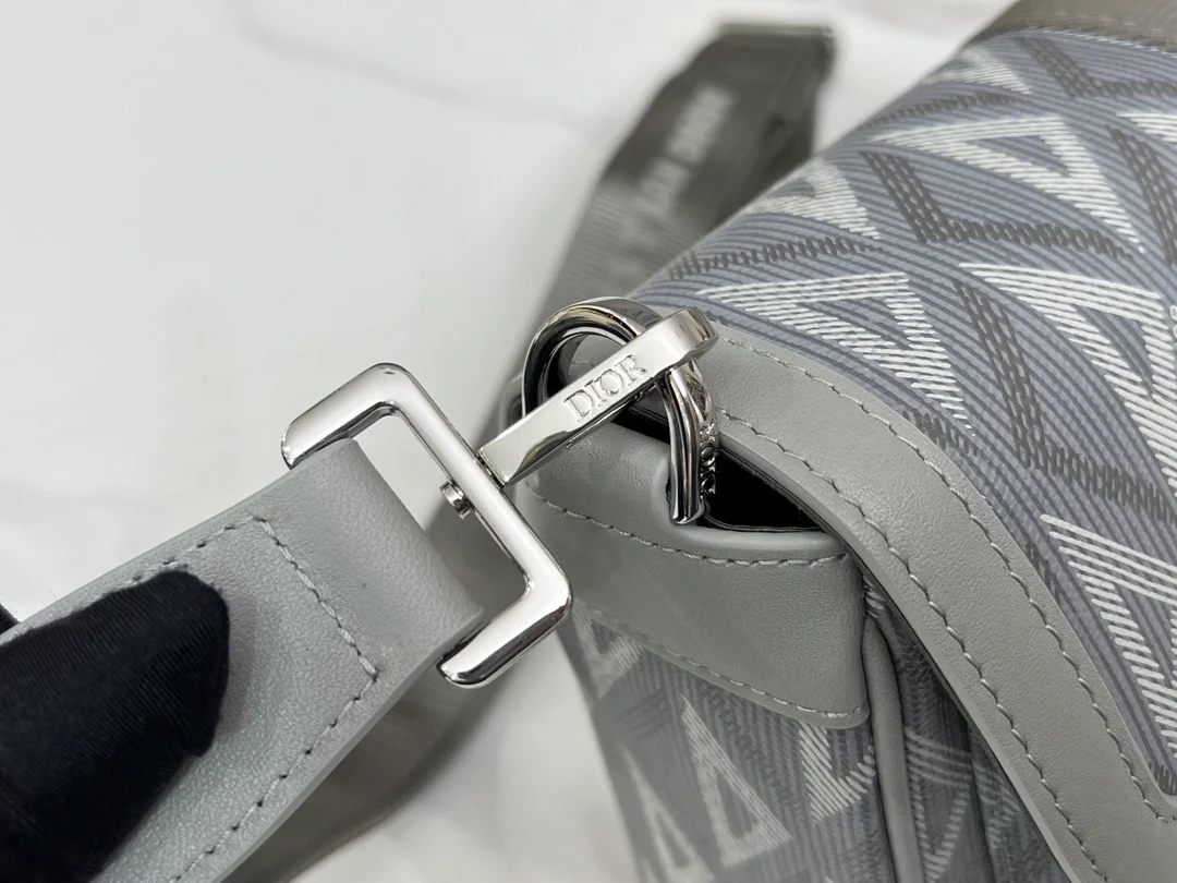 디올 다이아몬드 힛 더 로드 메신저 백 그레이