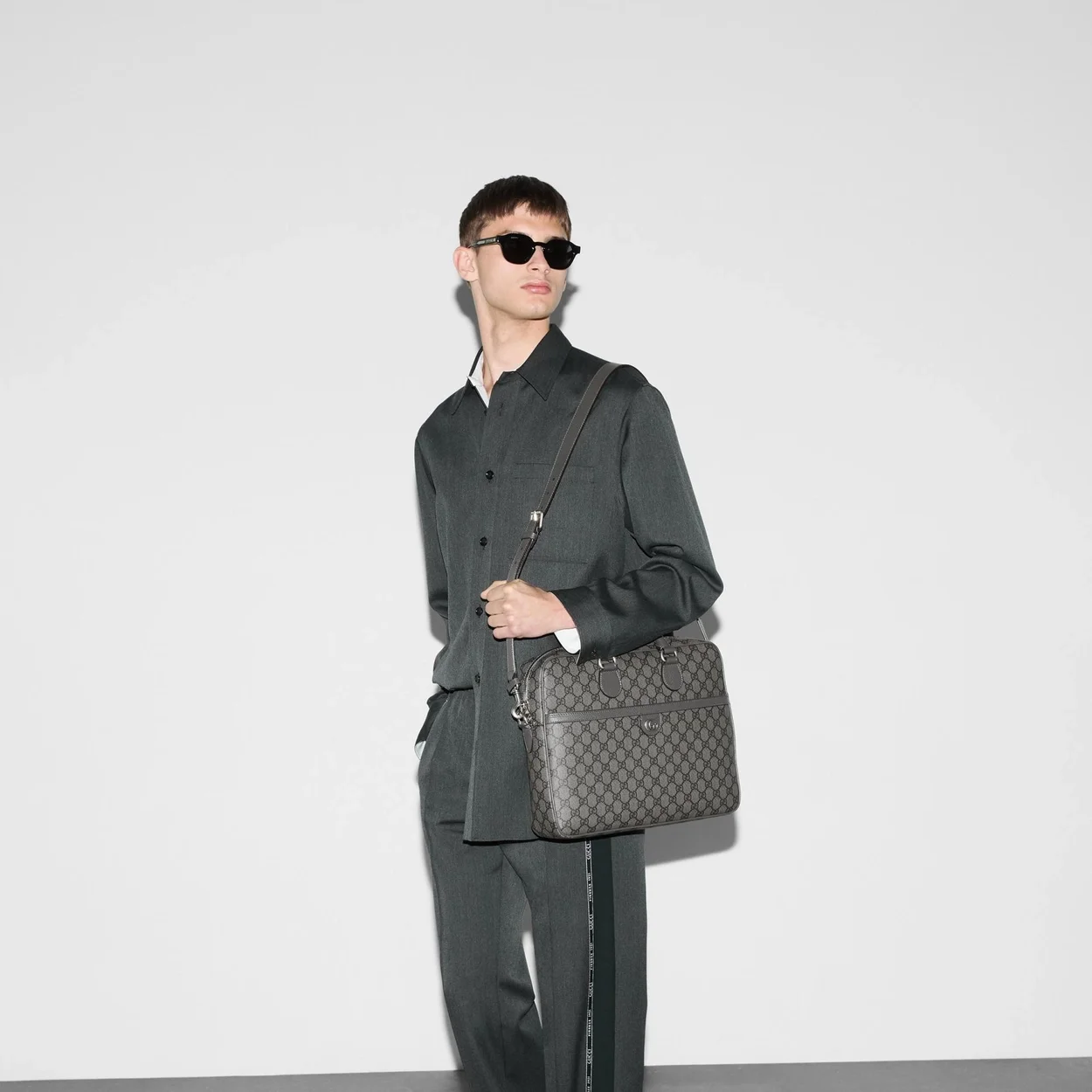 구찌 오피디아 미디엄 GG 브리프케이스