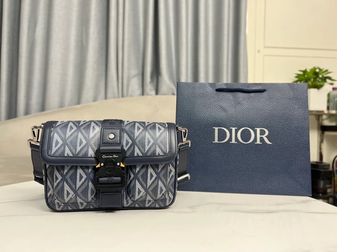 디올 다이아몬드 캔버스 메신저 백 네이비
