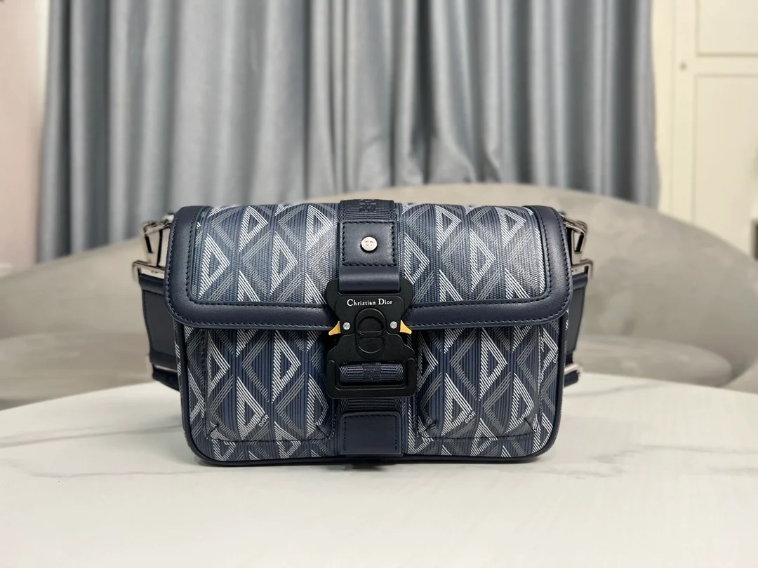 디올 다이아몬드 캔버스 메신저 백 네이비