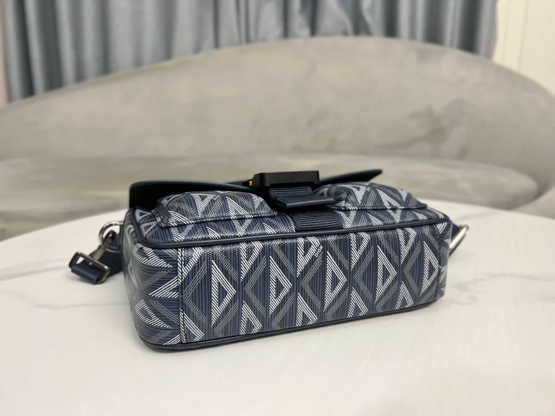 디올 다이아몬드 캔버스 메신저 백 네이비