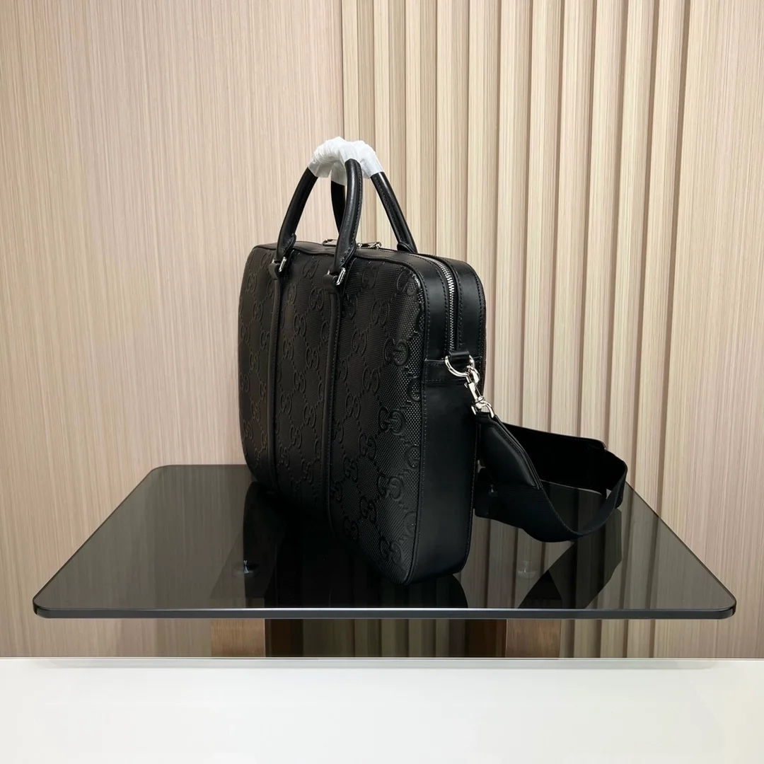 구찌 GG 엠보스 브리프케이스 블랙