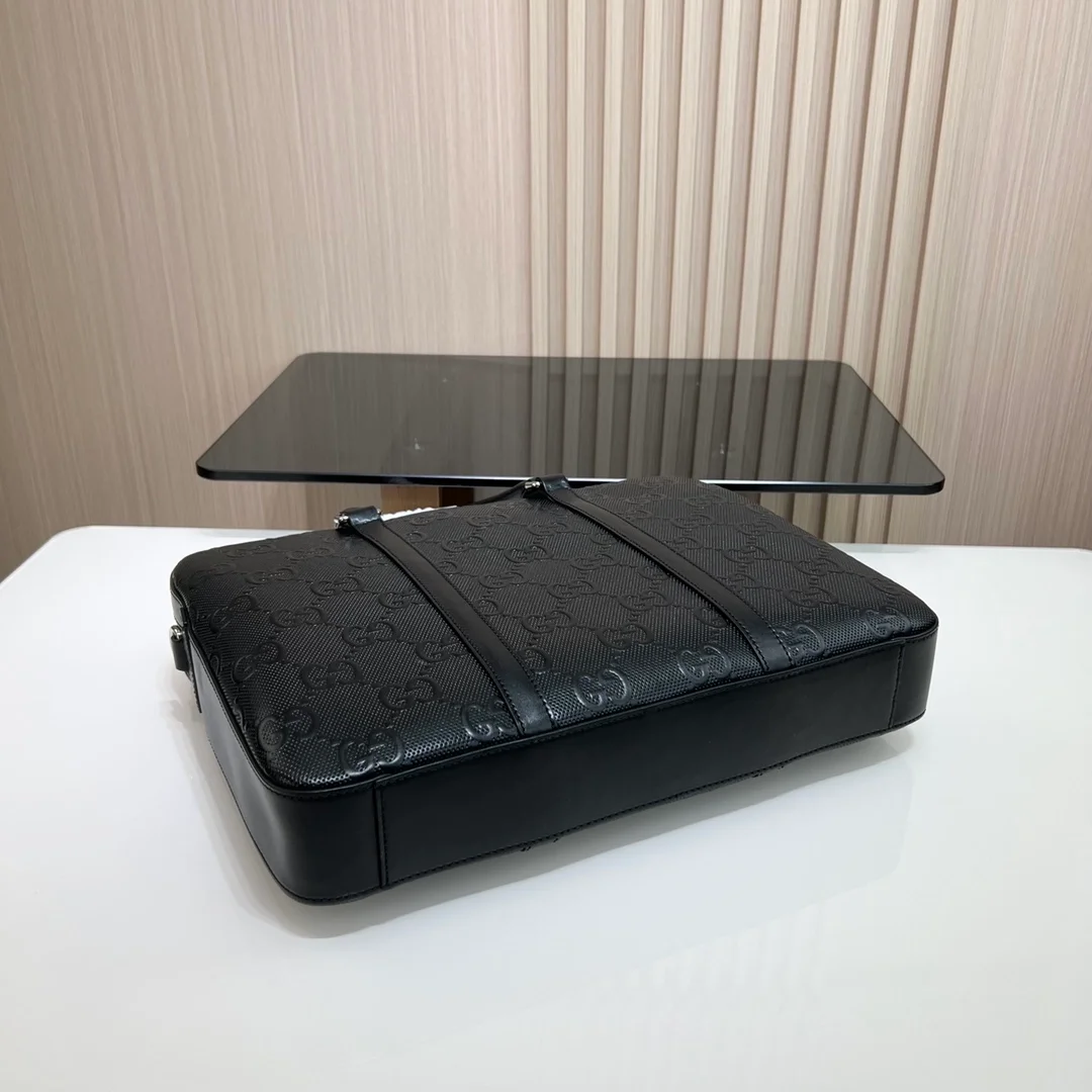 구찌 GG 엠보스 브리프케이스 블랙