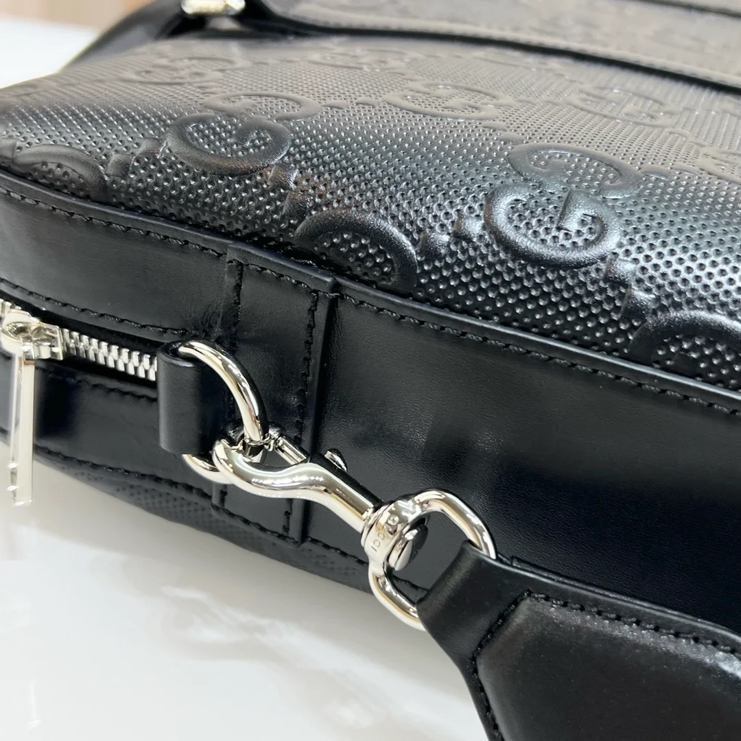 구찌 GG 엠보스 브리프케이스 블랙