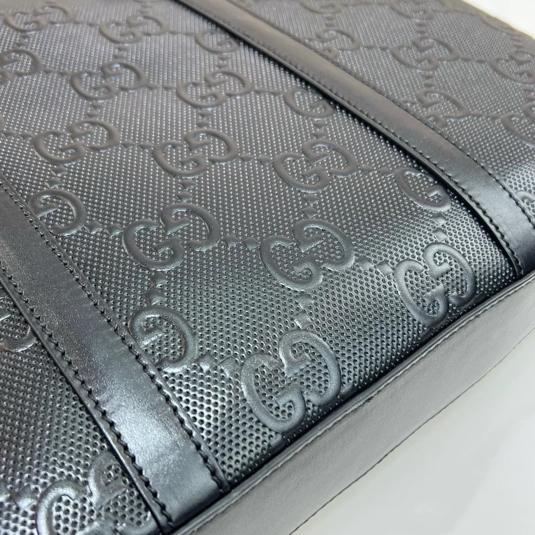 구찌 GG 엠보스 브리프케이스 블랙