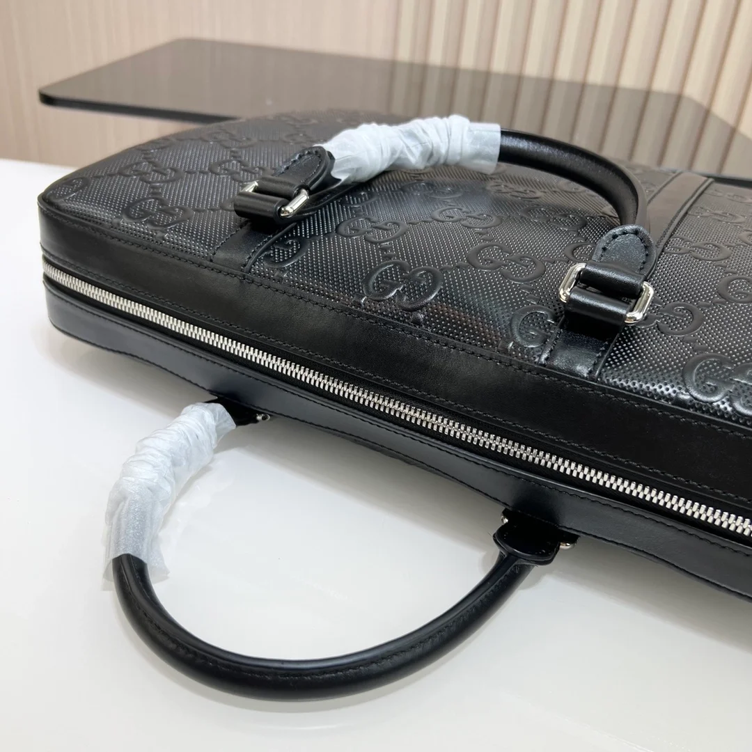 구찌 GG 엠보스 브리프케이스 블랙