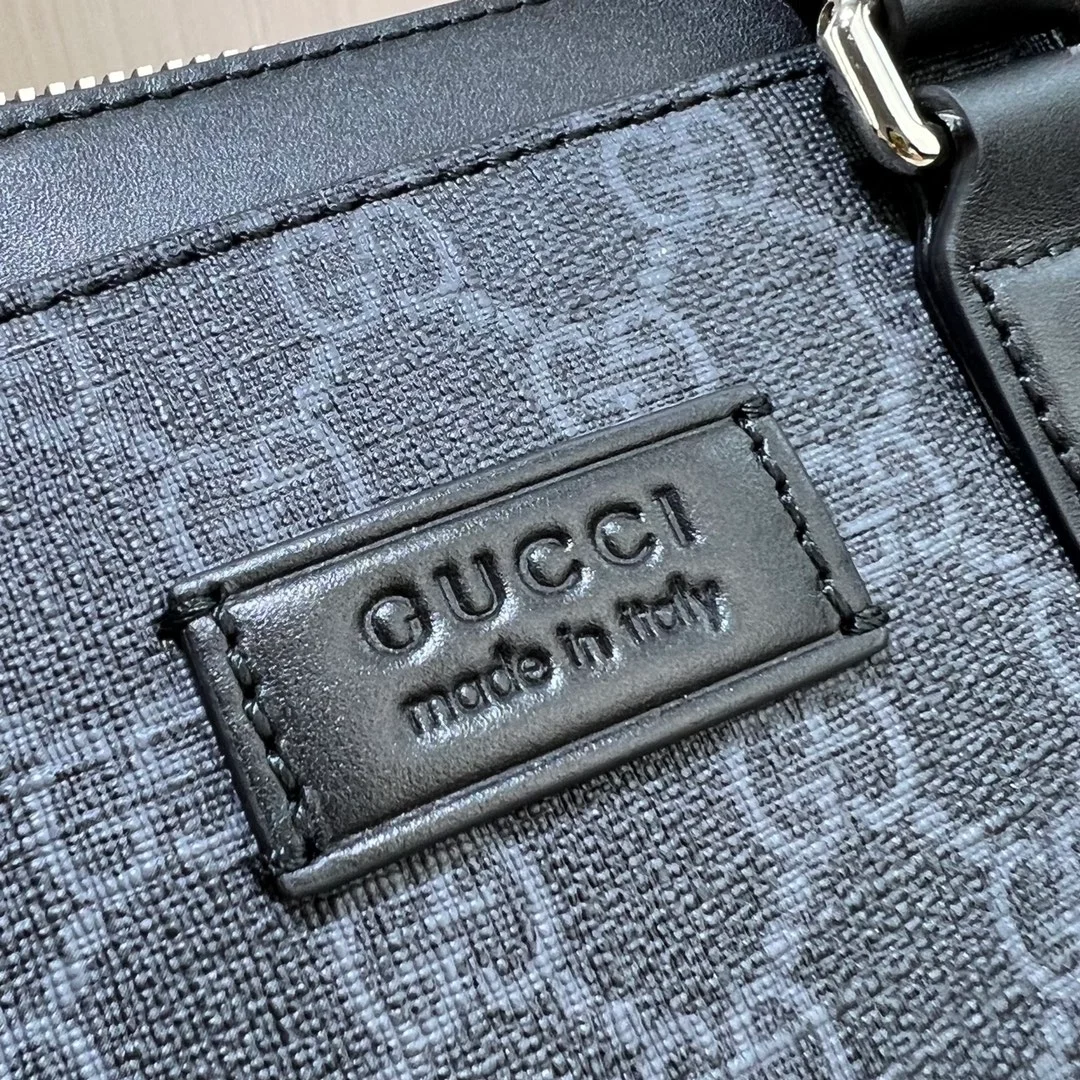 구찌 GG 수프림 브리프케이스