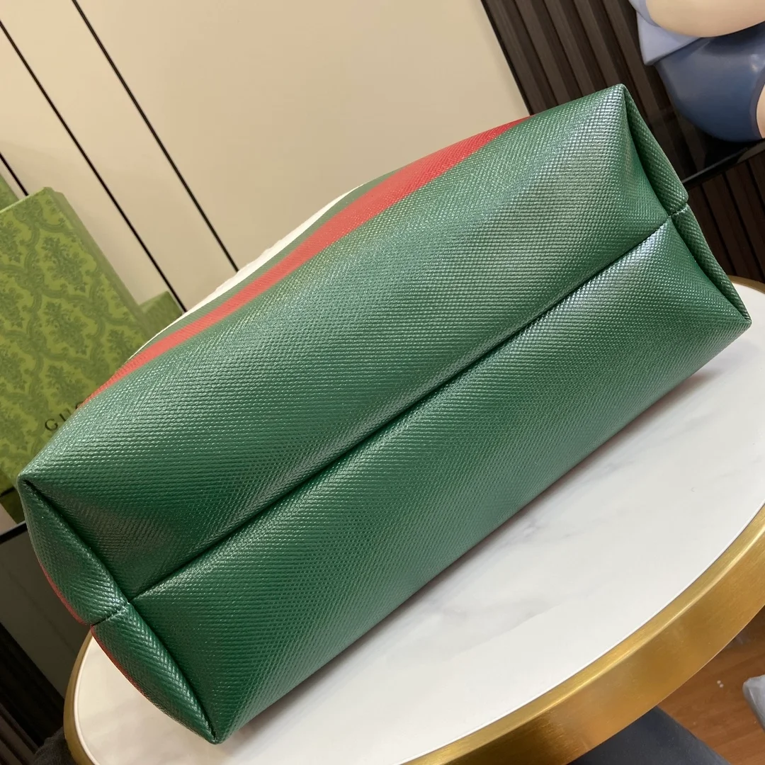 구찌 엠보스 디테일 캔버스 토트백