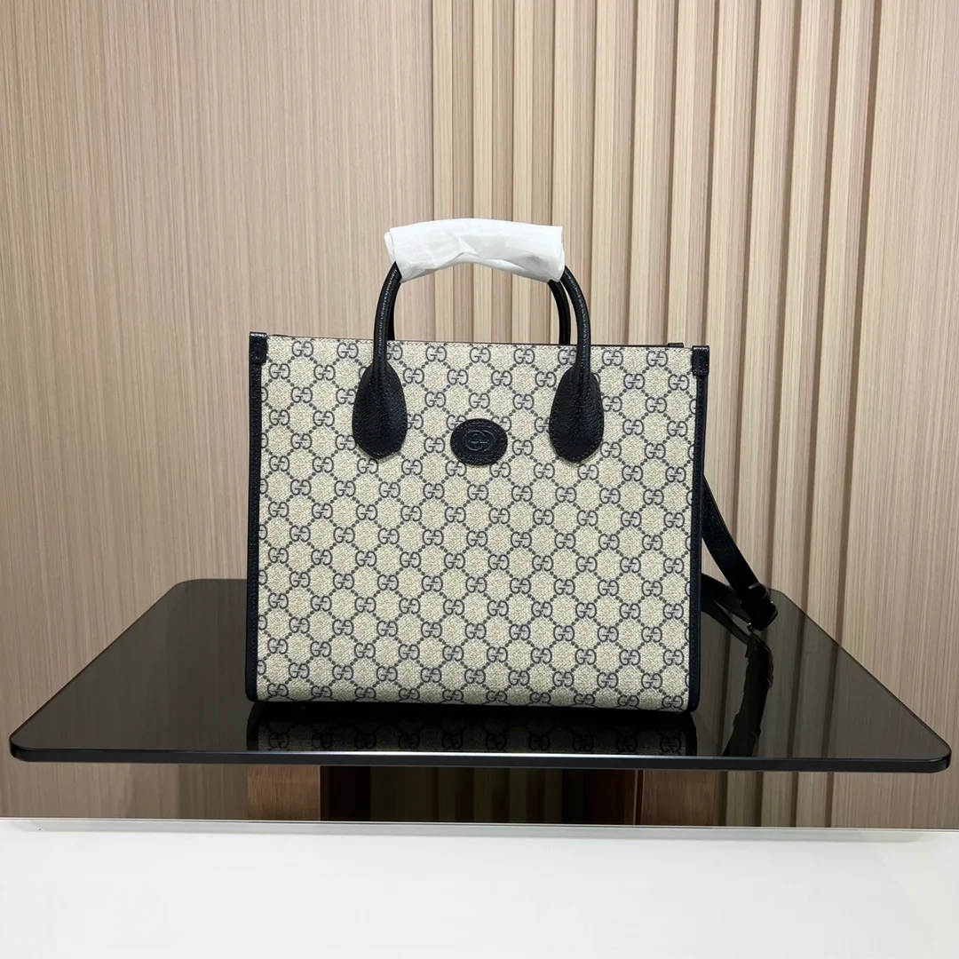 구찌 GG 슈프림 인터로킹 G 미디엄 토트백