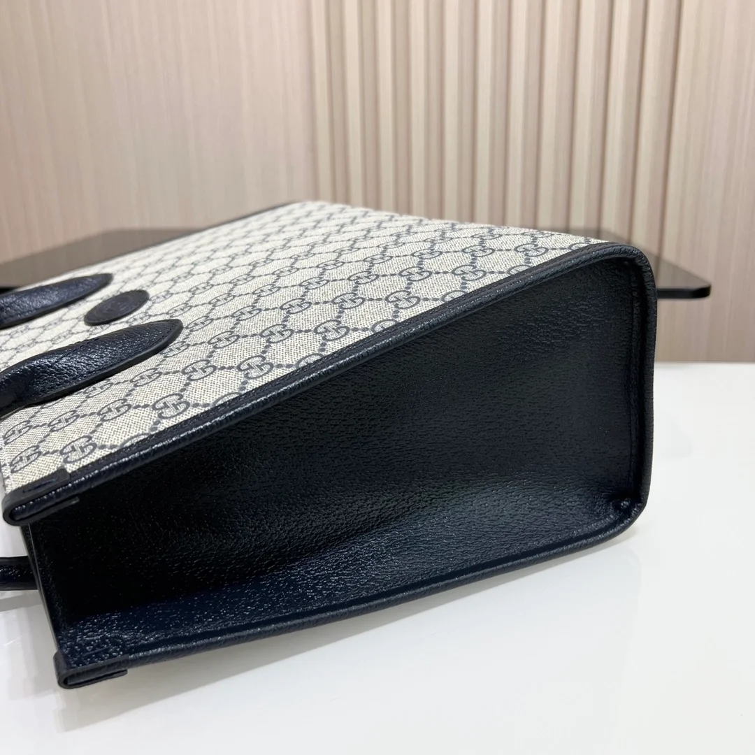 구찌 GG 슈프림 인터로킹 G 미디엄 토트백