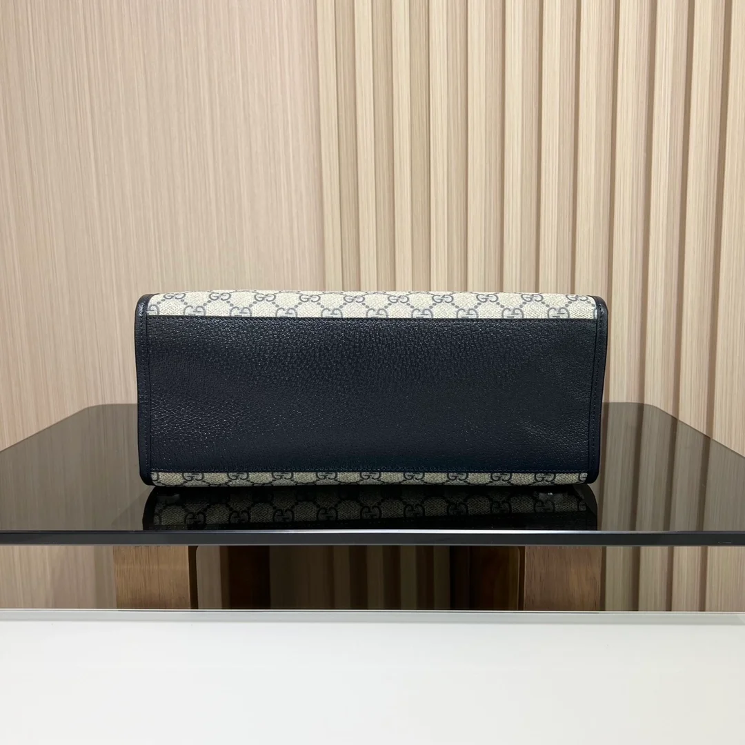 구찌 GG 슈프림 인터로킹 G 미디엄 토트백