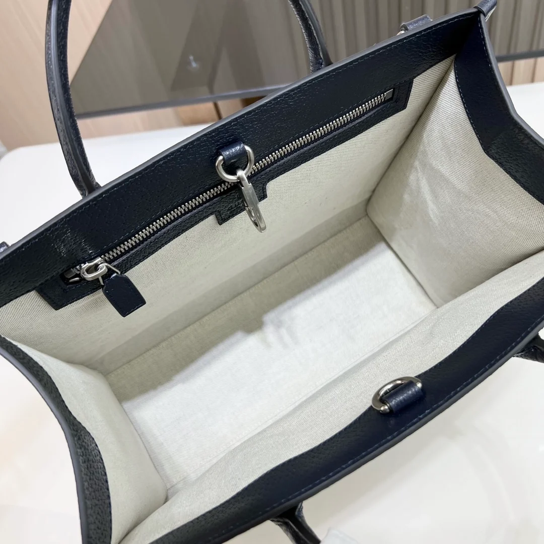 구찌 GG 슈프림 인터로킹 G 미디엄 토트백