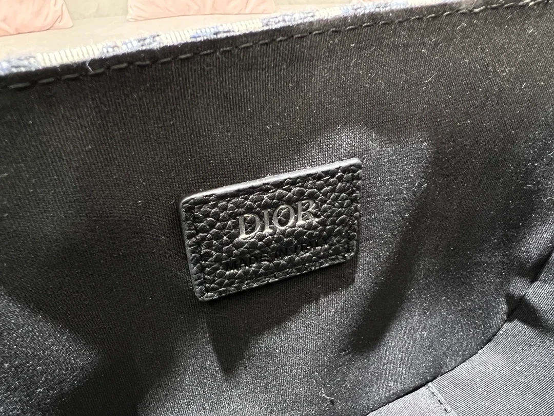 디올 익스플로어 스트랩 파우치 베이지