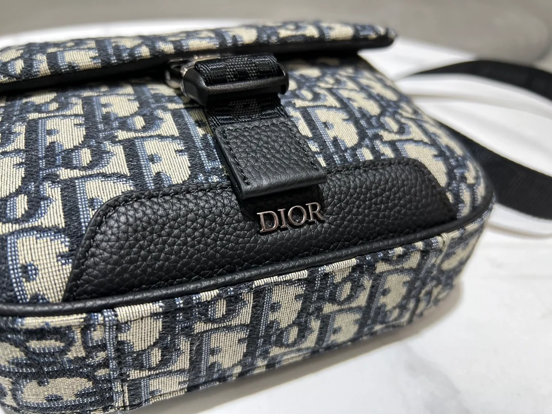 디올 익스플로어 스트랩 파우치 베이지