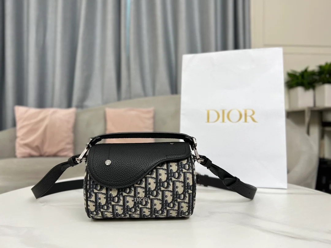 디올 ROLLER 미니 메신저 백