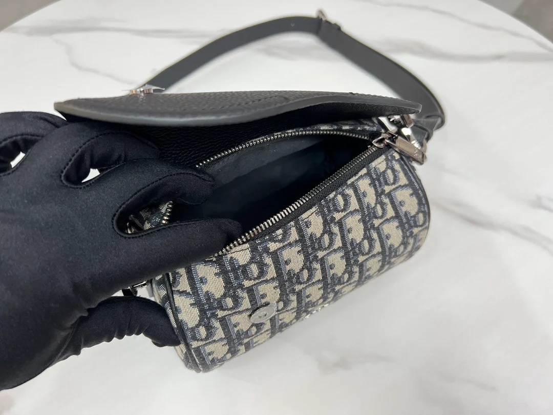 디올 ROLLER 미니 메신저 백