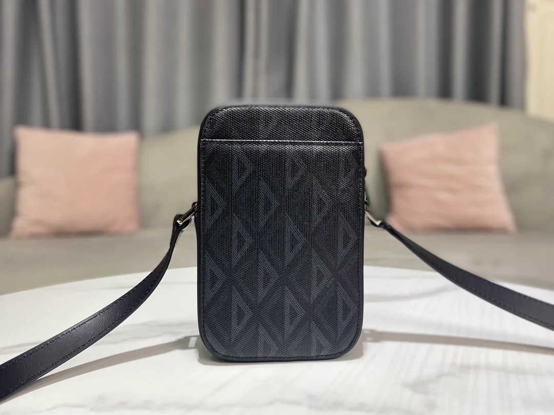 디올 힛 더 로드 버티컬 파우치 블랙